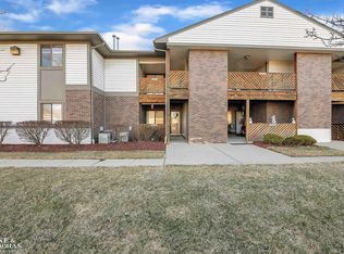 34652 Mercer Ln, Fraser, MI 48026