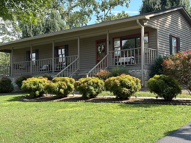 3 bed, 2000 sqft, $2,100 — Photo 1