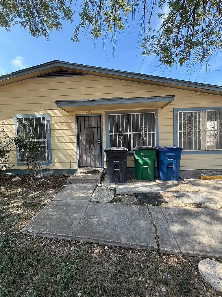 3 bed, 1.5 bath, 1536 sqft, $1,390 — Photo 1