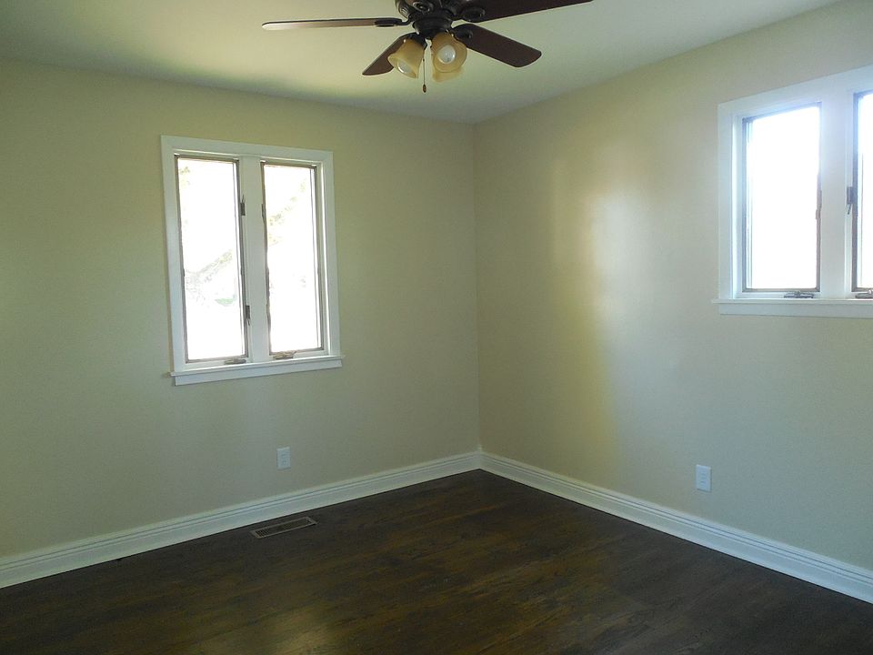 2nd image of 710 Sunset Blvd