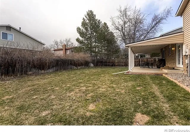 Fully Fenced Back yard