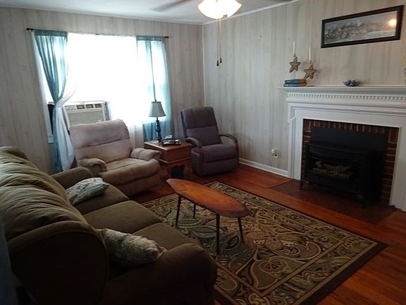 4th image of 102 Oaklane Dr