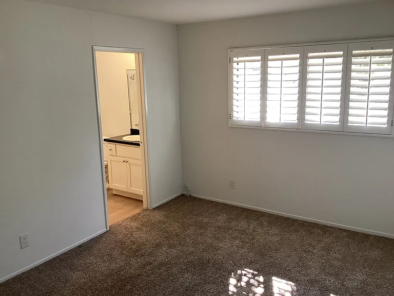11113 Moorpark St — Photo 29