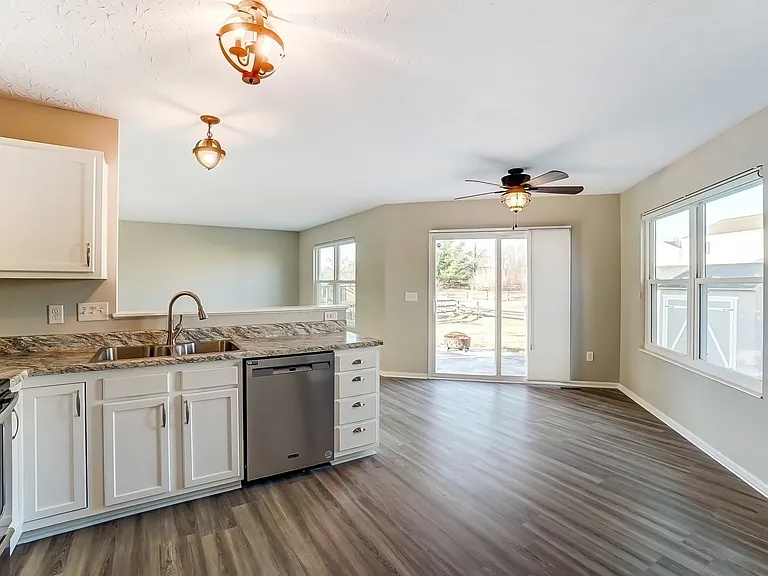 6721 Bedington Ln — Photo 10