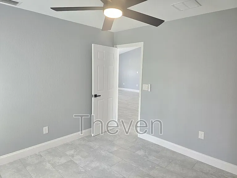 805 E 13th St — Photo 13