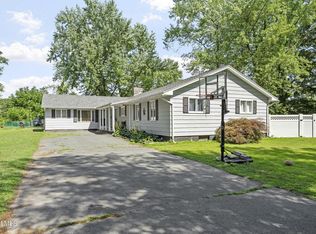 2 Ribbon Candy Ln, Troy, NY 12182