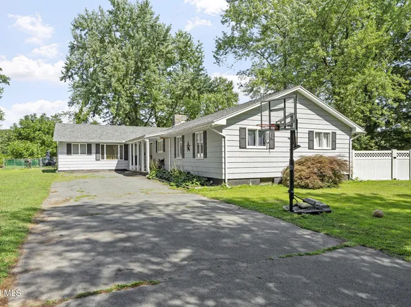 2 Ribbon Candy Lane, Troy, NY 12182