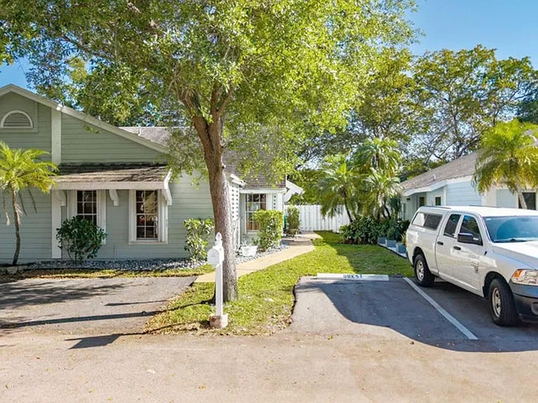 11110 SW 9th Pl — Photo 6