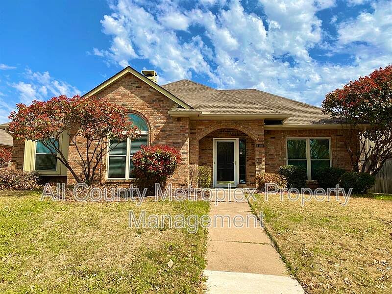 1st image of 4104 Juniper Ln