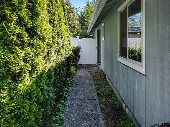 3rd image of 33666 Cullaby Lake Ln