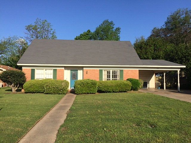 1st image of 1721 Holly Ln