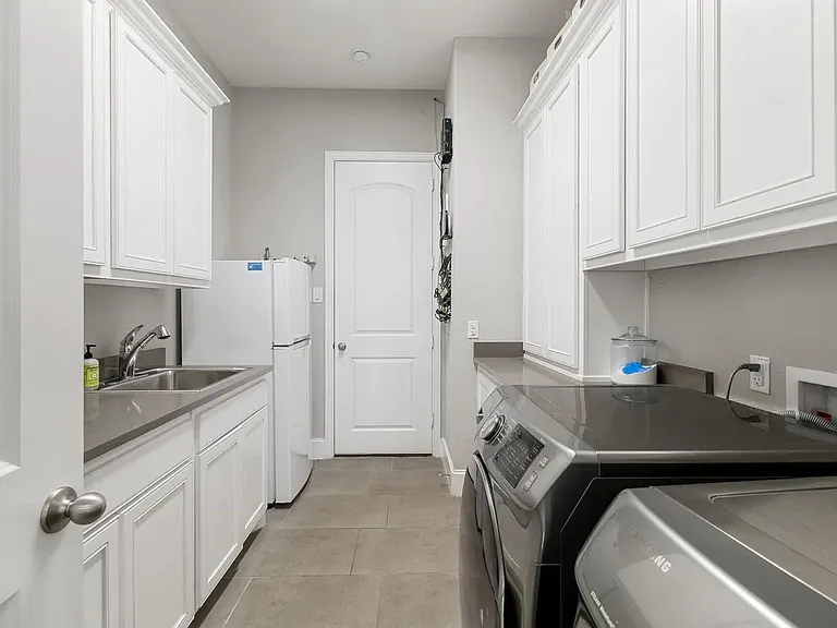 Laundry Room w/sink and spacious cabinets. connected to the 2nd garage