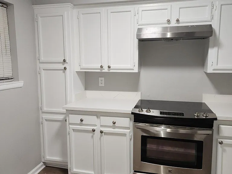 820 Meadow Glen Ave #D — Photo 1