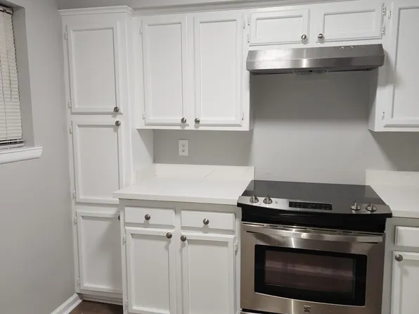 820 Meadow Glen Ave APT D, Zachary, LA 70791