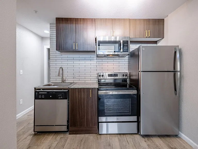 Alma Apartments — Photo 27