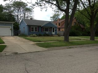 1914 Ash St, Waukegan, IL 60087