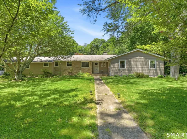 35 Woodridge Circle, Ledyard, CT 06335