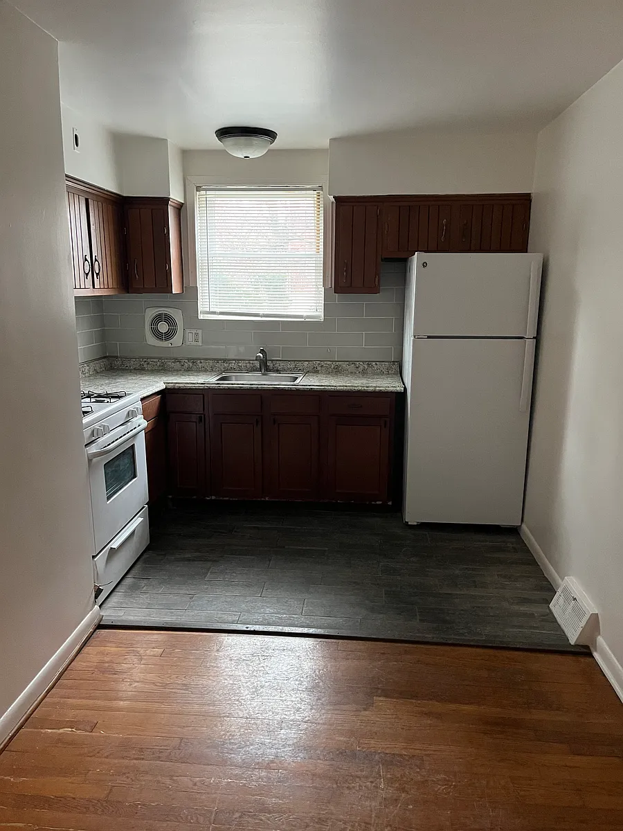 Building Photo - 1005 Cedarcroft Rd #2