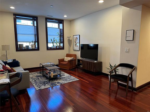 5th image of 4540 Lindell Blvd APT 103