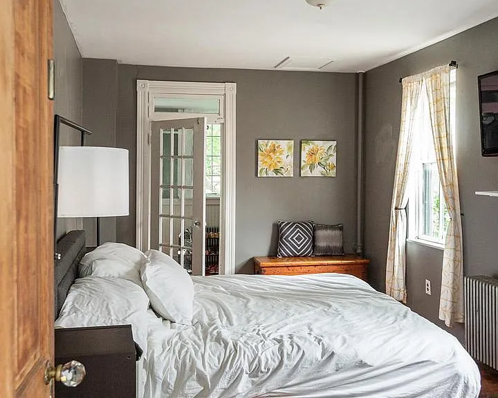 240 E Walnut St — Photo 15