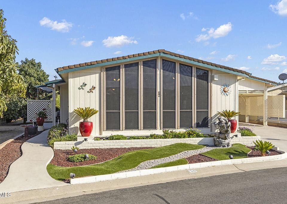 1st image of 36 Poinsettia Gardens Dr
