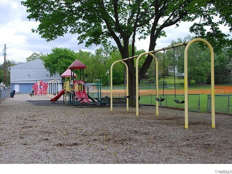 35 Bridge St #B — Photo 18