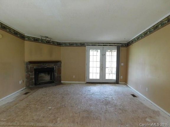 3rd image of 245 Eastway Ln
