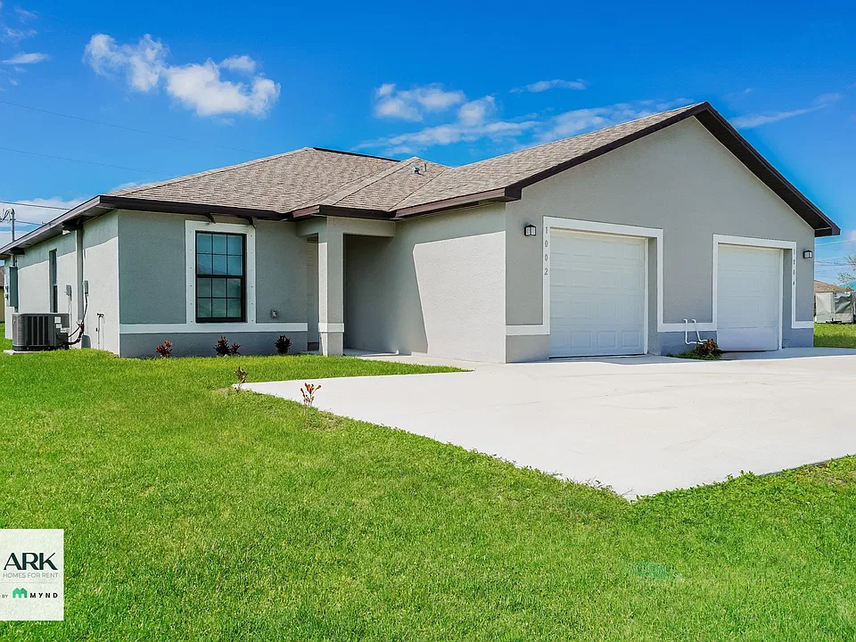 1004 NE 8th Pl