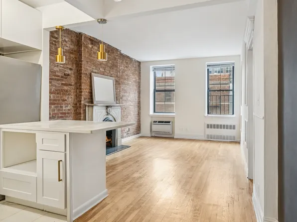 357 East 50th Street image 1 of 7