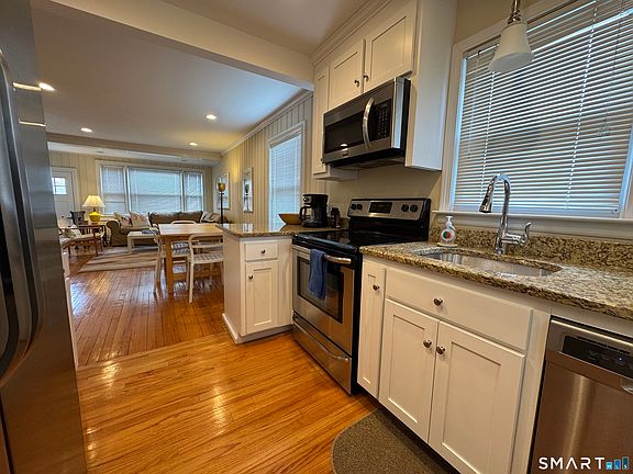 3rd image of 42 Parkway S