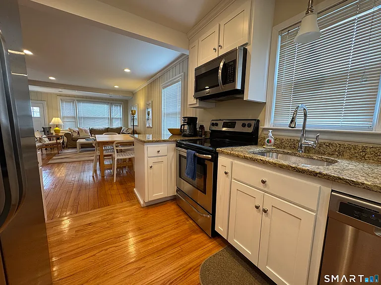 42 Parkway S — Photo 3