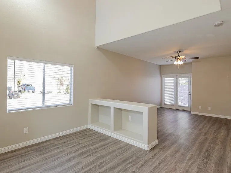 1132 Aldenwood Ave — Photo 4