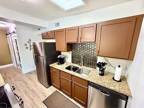 1006 Catherine St — Photo 15