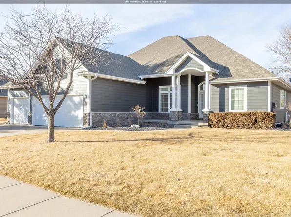 489 Bluestem Trl, Dakota Dunes, SD 57049