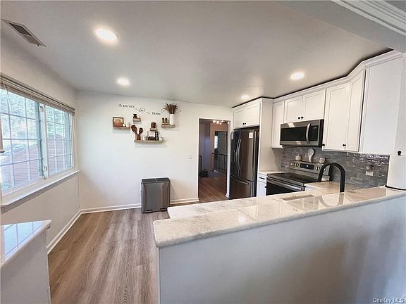 4th image of 202 Driftway Ln