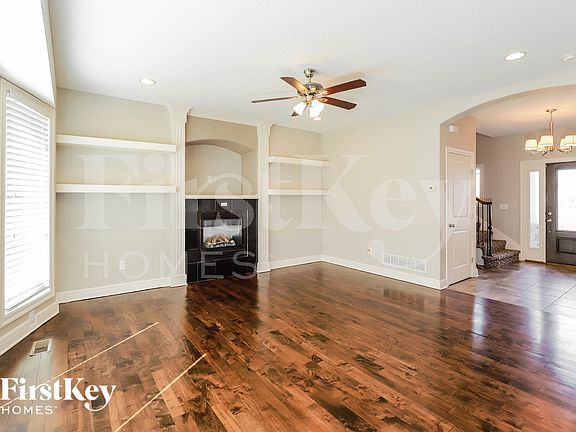 2nd image of 402 Eddie Ave