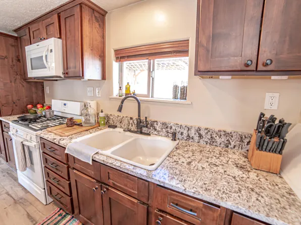 57 W Main St, Rockville, UT 84763