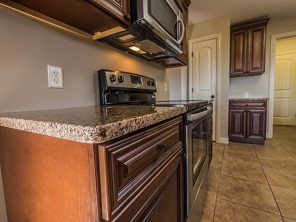 3rd image of 1010 Bradford Cir