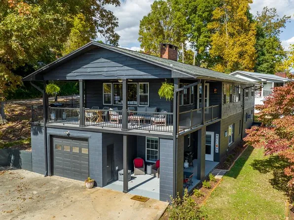 17 Grandview Dr, Franklin, NC 28734