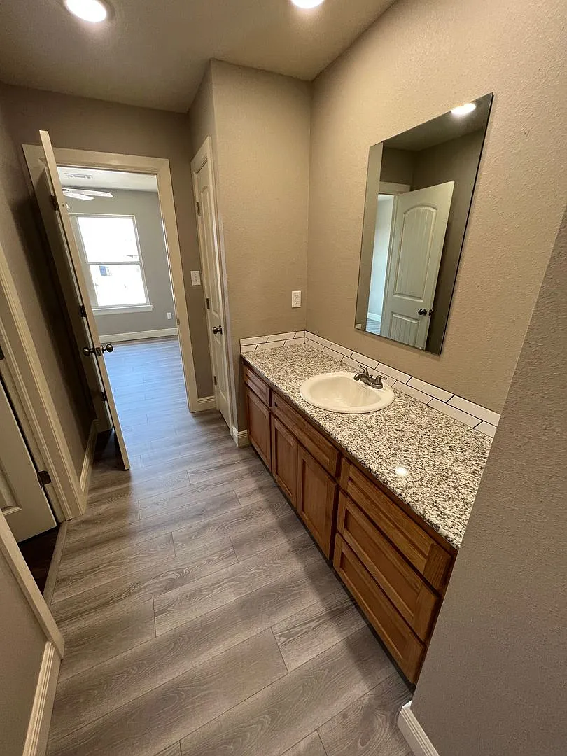9004-9006 Sandra Way — Photo 4