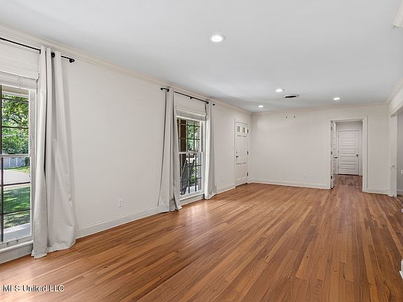 3rd image of 2164 Southwood Rd