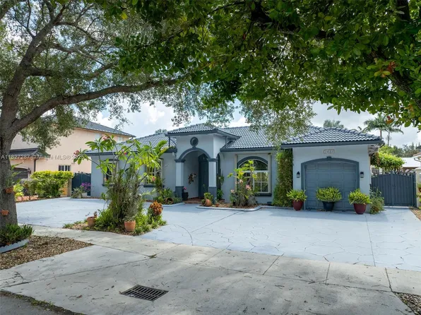 16523 NW 77th Path, Miami Lakes, FL 33016