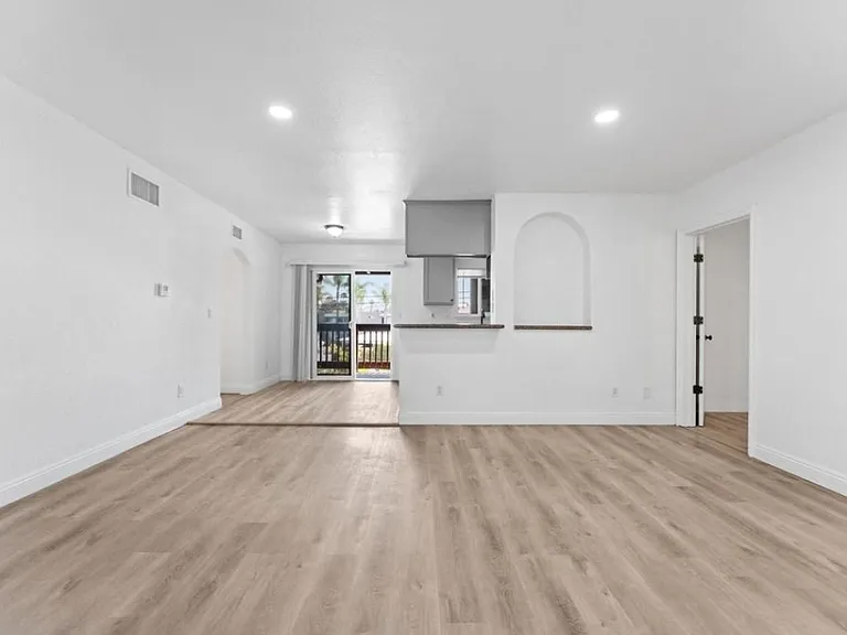 1000 Estes St #22 — Photo 4