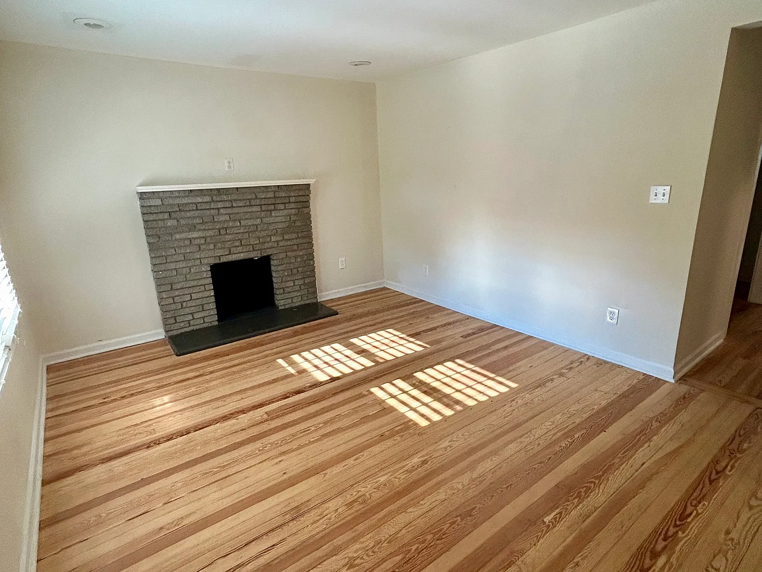 3 bed, 1942 sqft, $2,400 — Photo 4
