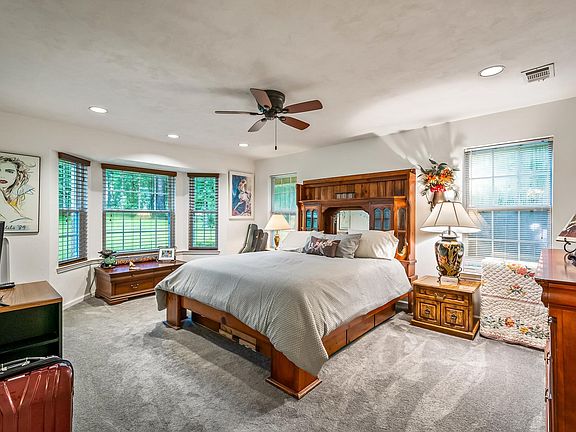 5th image of 8247 Queen Anna Dr