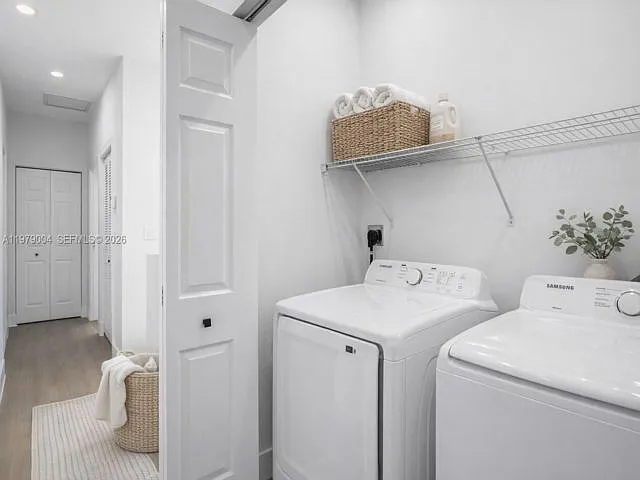 354 NE 35th Ave — Photo 8