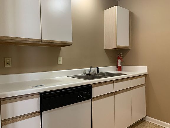 5th image of 3605 Mynders Ave APT 102