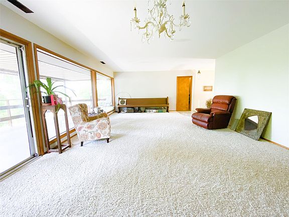 4th image of 1200 Crestwood Dr