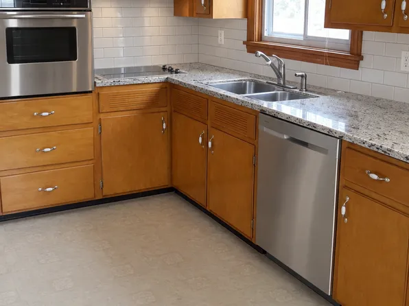 2 3rd St #1, Bristol, RI 02809