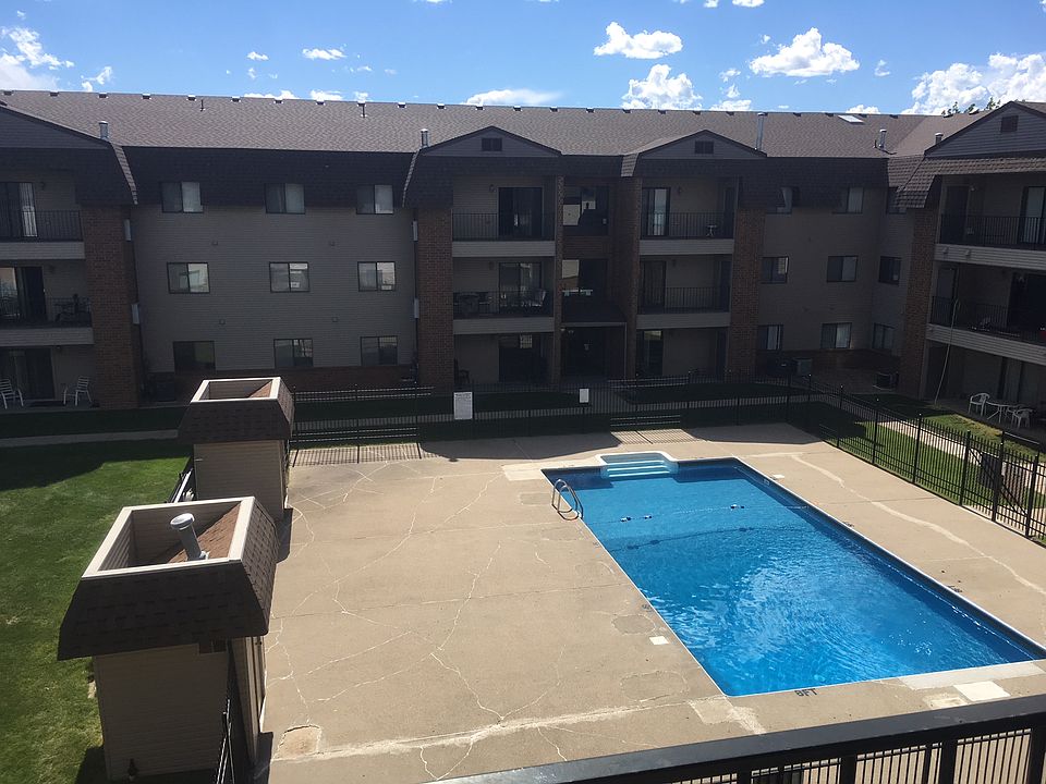 2nd image of 1727 N Grandview Ln